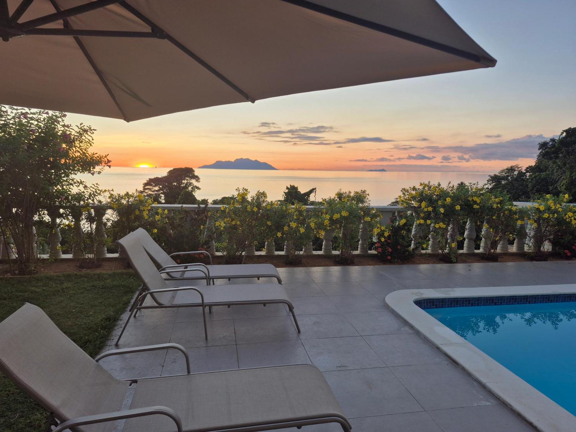 Calm Sorento Glacis  Εξωτερικό φωτογραφία